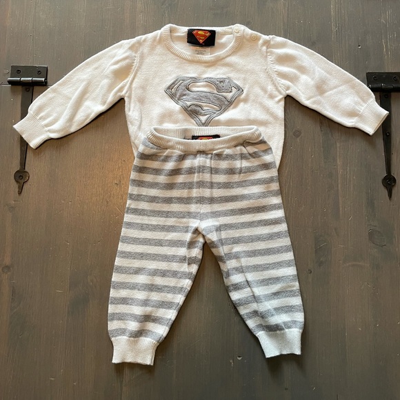 2/$15🍒 Boy’s 2 piece Superman outfit - Picture 2 of 4
